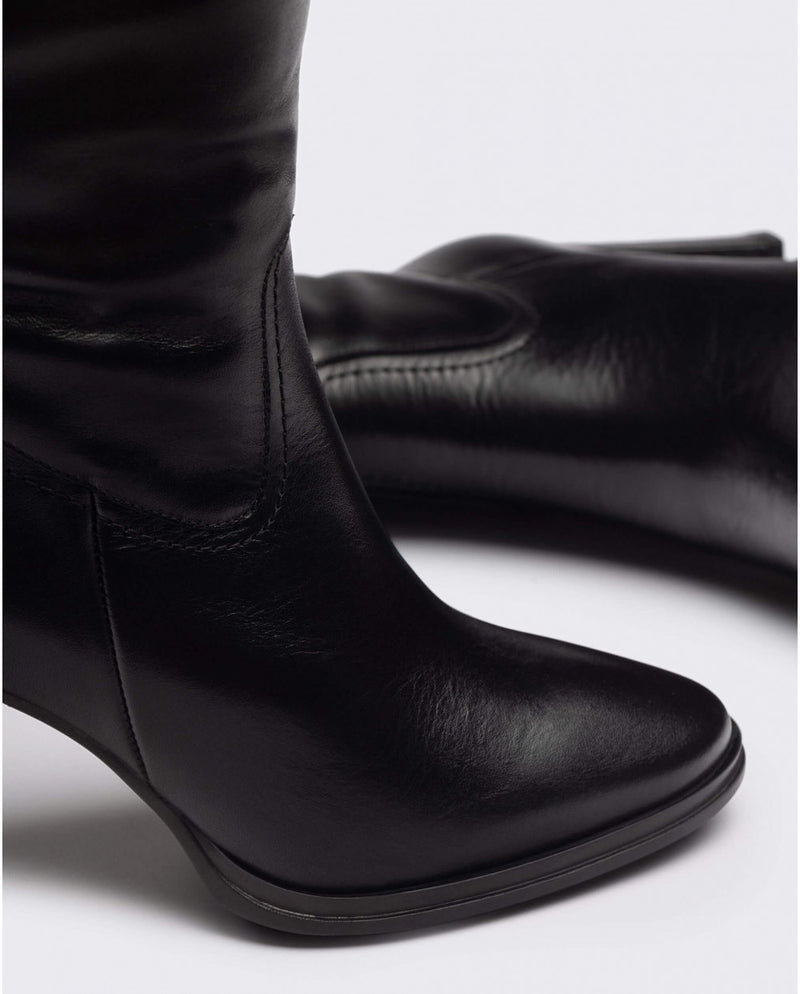 Garbi boot black